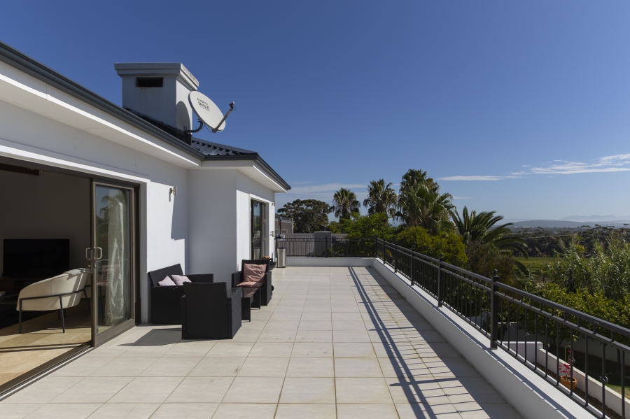 To Let 4 Bedroom Property for Rent in Heldervue Western Cape